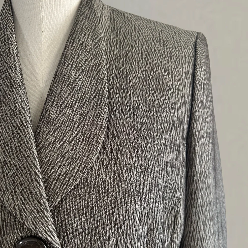 Gray Textured Blazer and Skirt Set - Picture 3 of 7